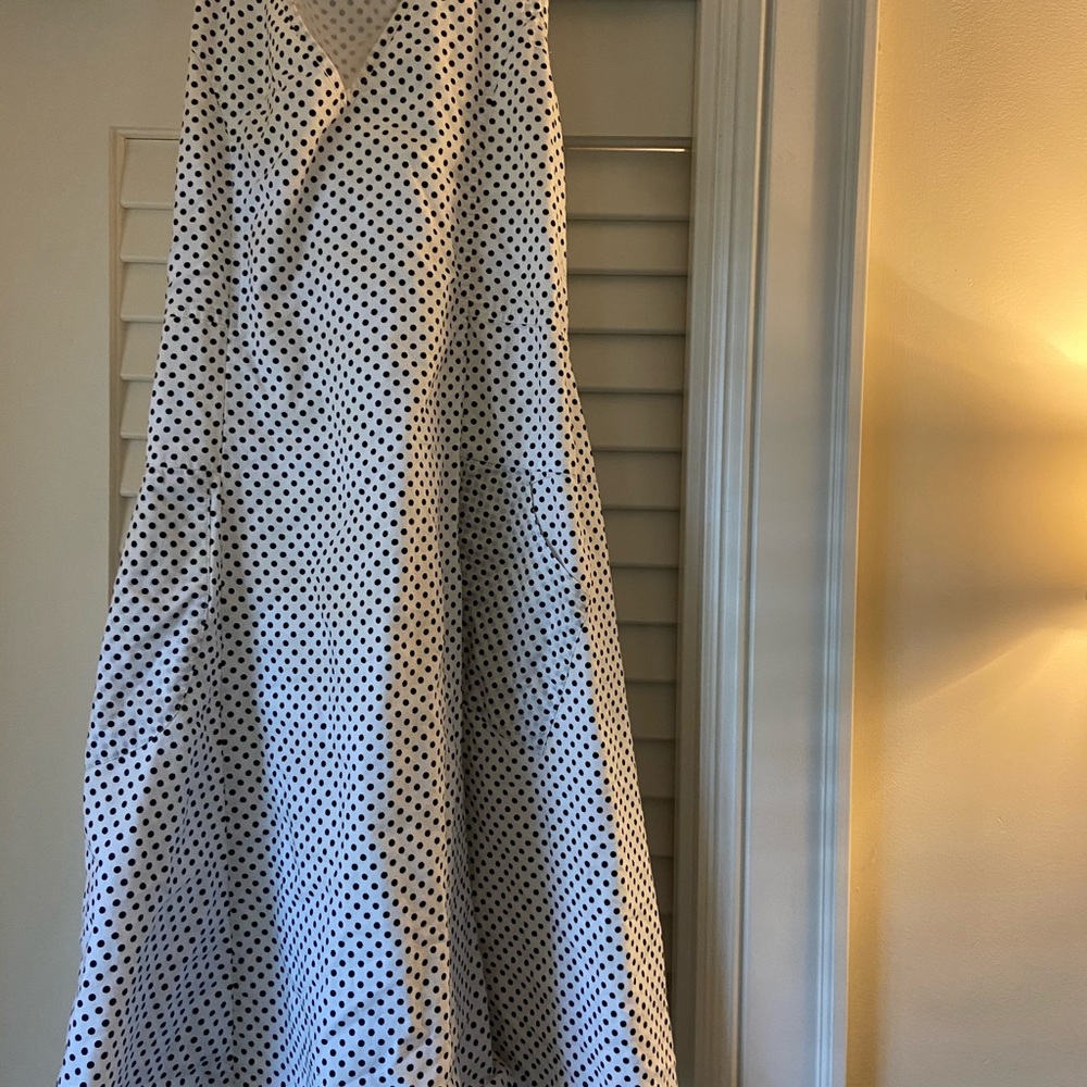 Fun polka dot dress 👗 🌸